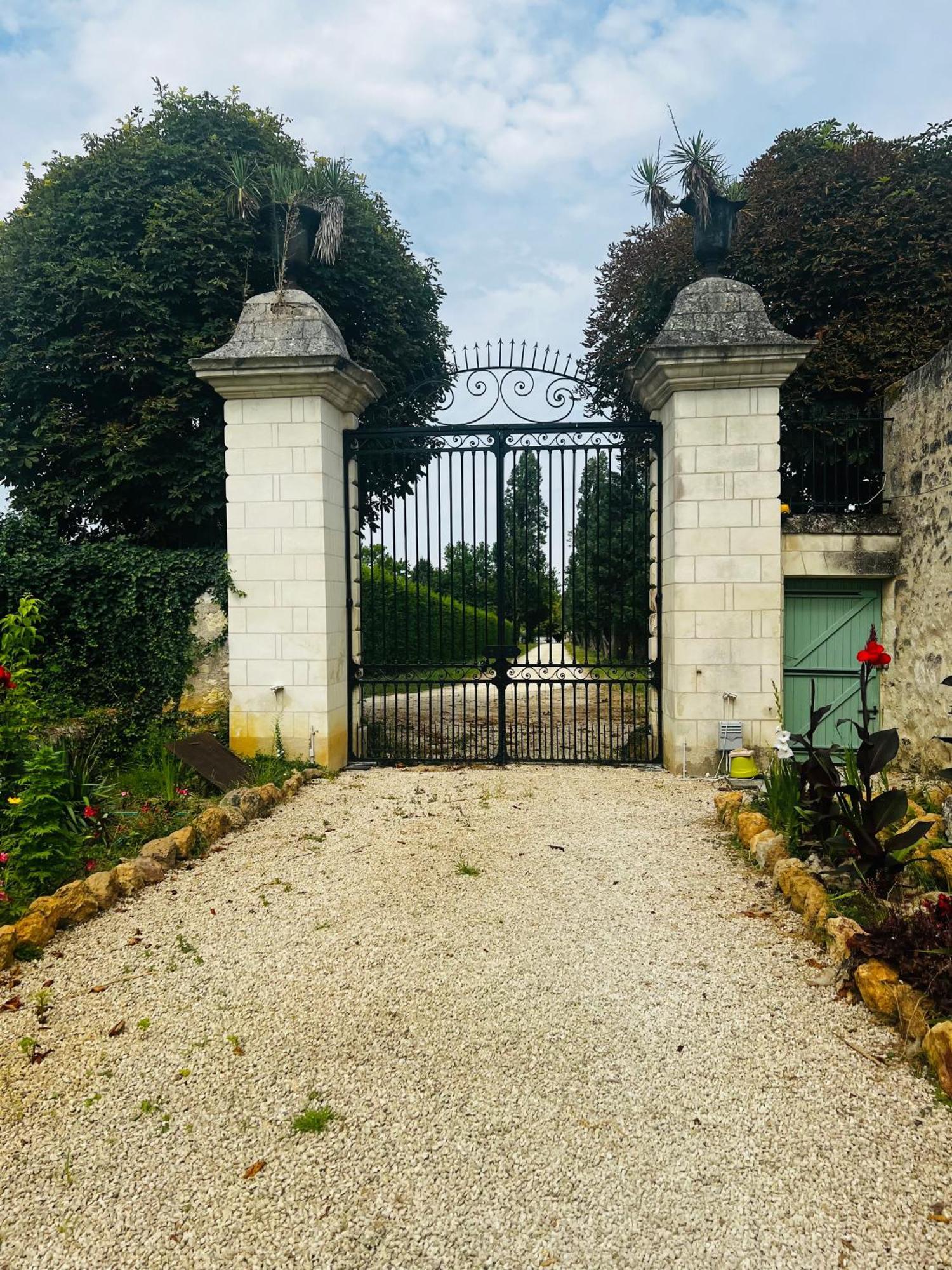 Chateau De La Thibaudiere - Chambre Du Tonneau Allonnes  Exterior foto